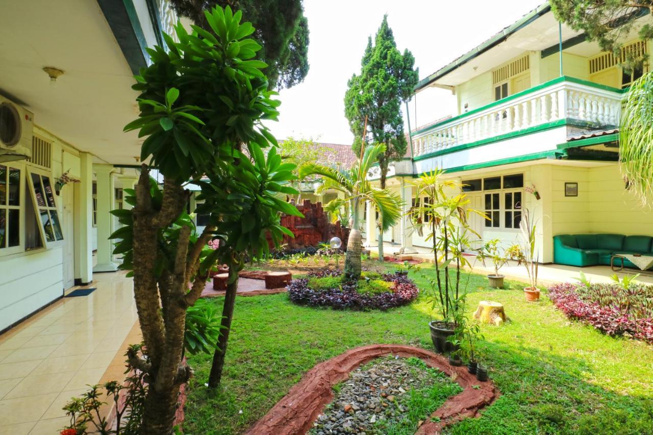 Hotel Camelia Маланг Екстериор снимка